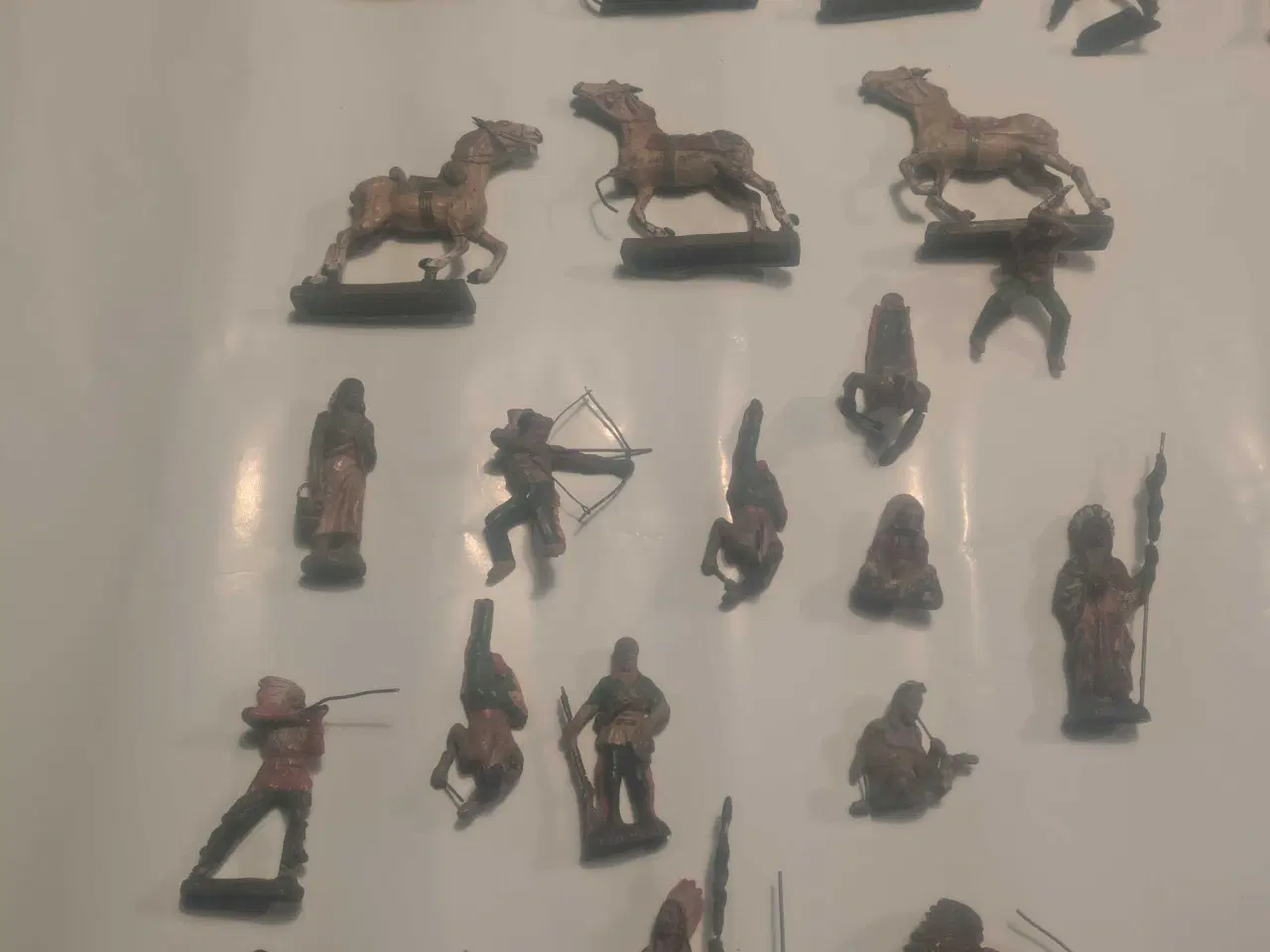 Billede 1 - Over 30 Elastolin figurer, i blandet kvalitet