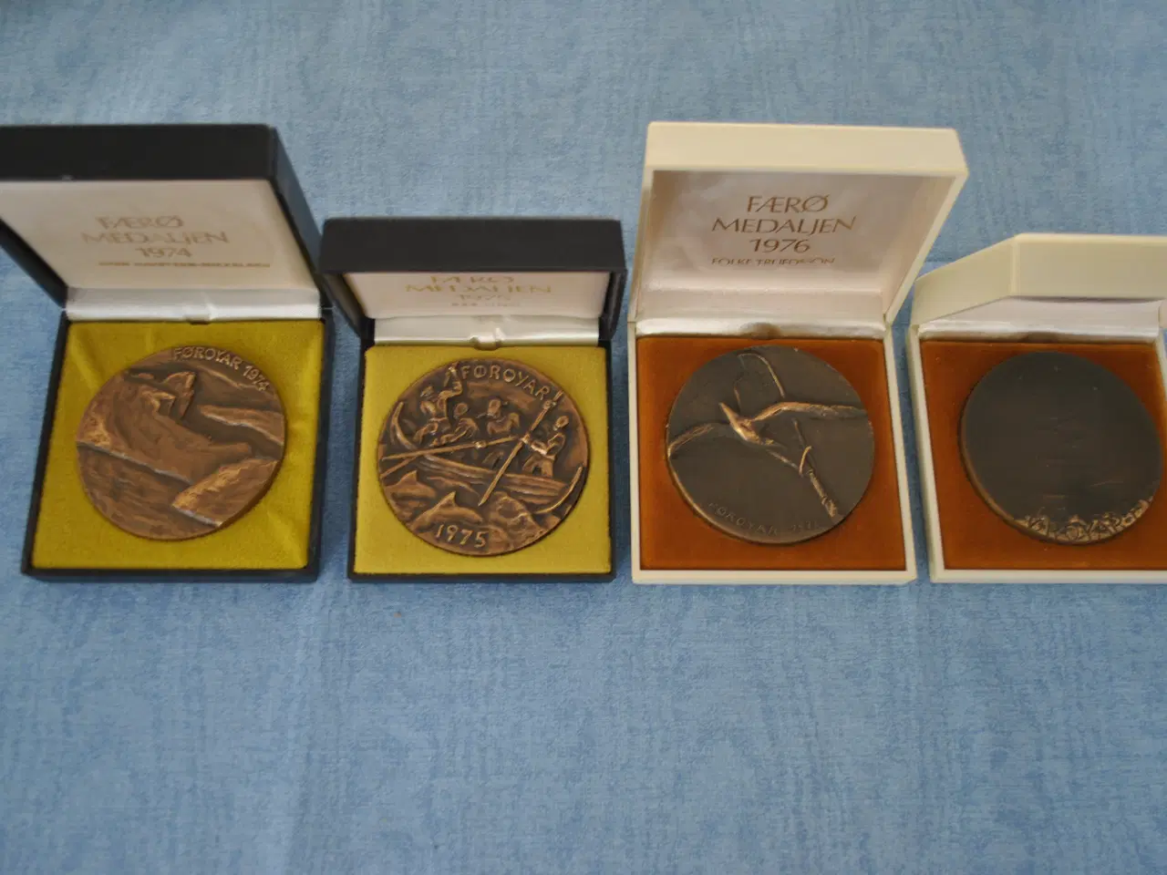 Billede 1 - Færø medaljer 1974 - 77