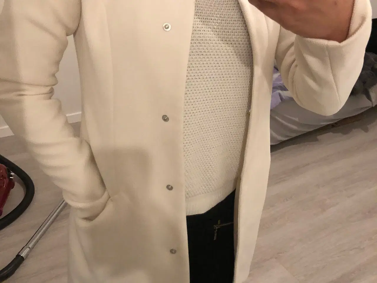 Billede 1 - Hvid frakke str small