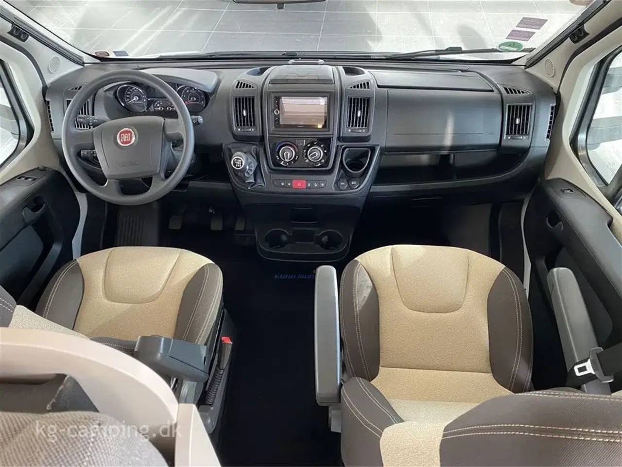 Billede 8 - 2020 - Euramobil Activa One Populær lille Euramobil med masser af skabsplads. Bemærk totallængede på 589 cm.