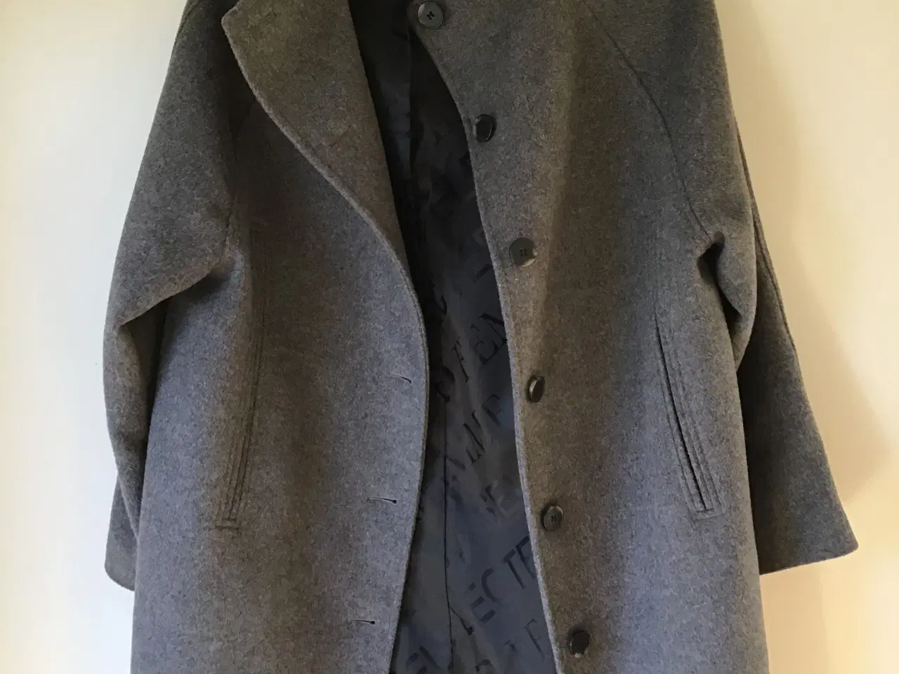 Billede 3 - Uldfrakke i grå med knapper