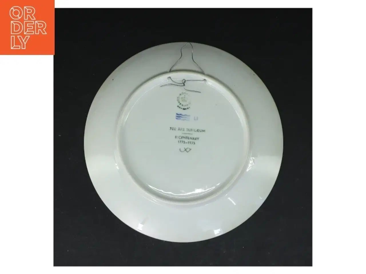 Billede 2 - Jubilæumsplatte fra Royal Copenhagen (str. Ø. 18,5 cm)