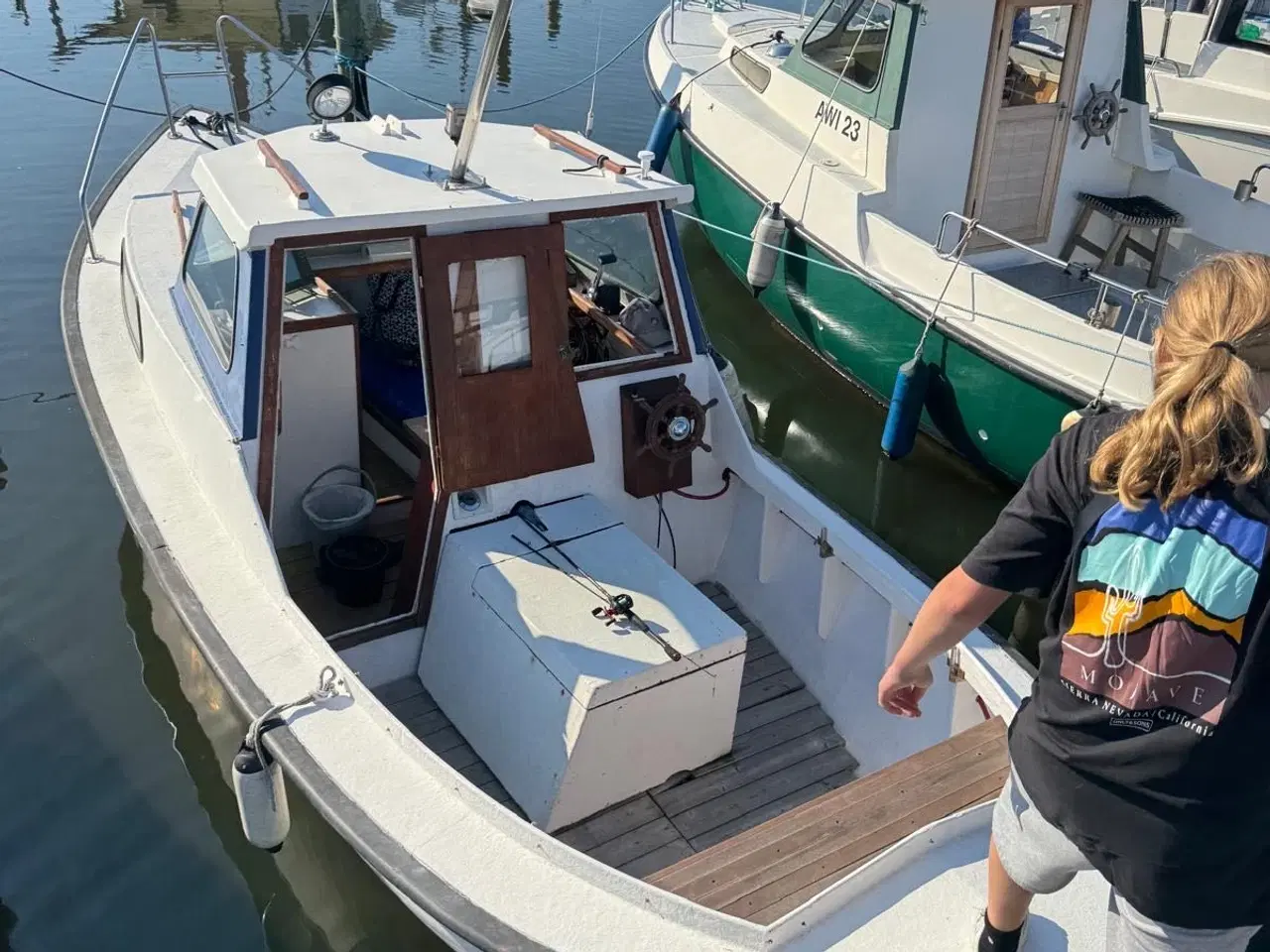 Billede 2 - 21 fod motorbåd med bådplads i Marbæk havn