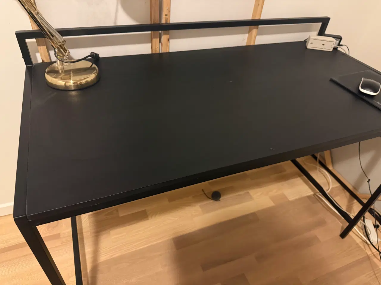 Billede 1 - Skrivebord, sort metal, Jysk, Tistrup