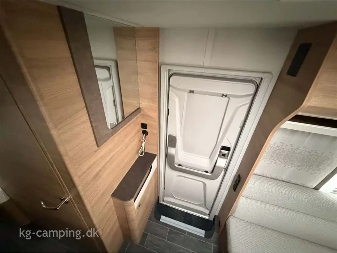 Billede 11 - 2023 - Tabbert Da Vinci 540 E 230   Næsten ny vogn med enkeltsenge og Commodore 3m fortelt. Kan opvejes til 2000 KG