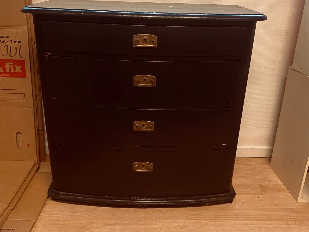 Billede 2 - Mørkeblå kommode med 4 skuffer