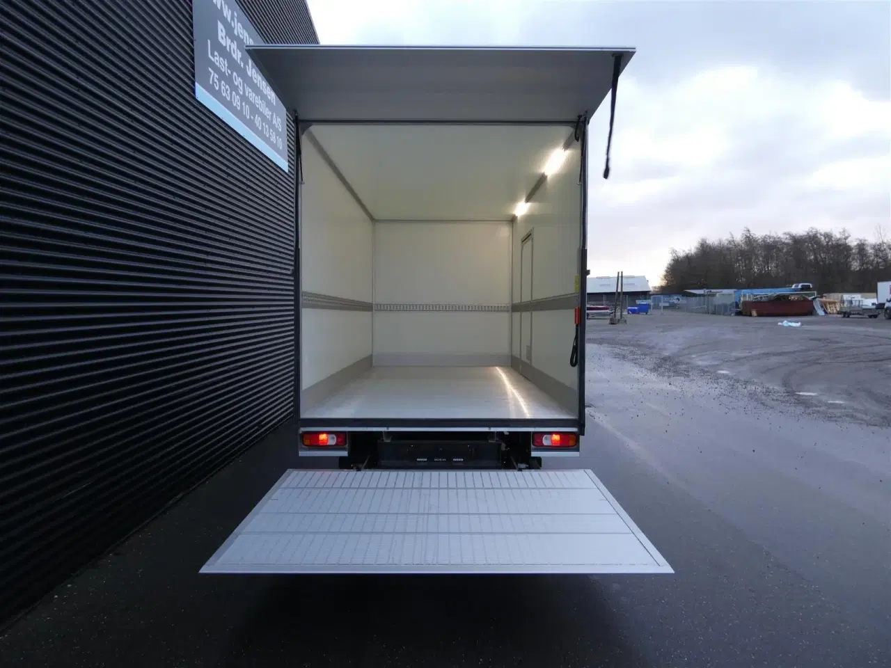 Billede 6 - Iveco Daily 35S16 Alu.Kasse m./lift 2,3 D Hi-Matic 156HK Van Aut.