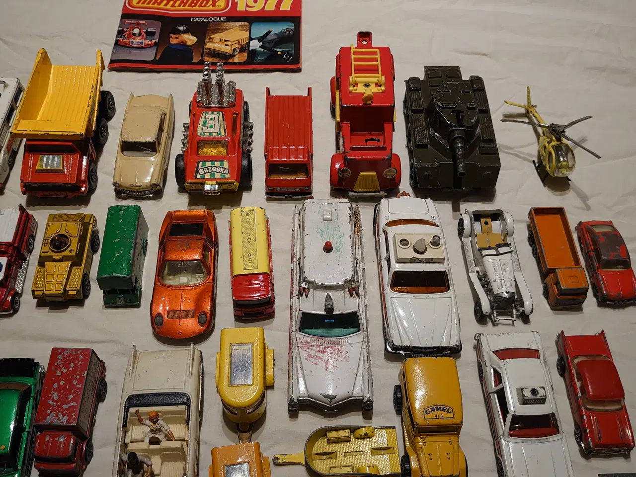 Billede 3 - 78 stk mærkede modelbiler samt katalog.