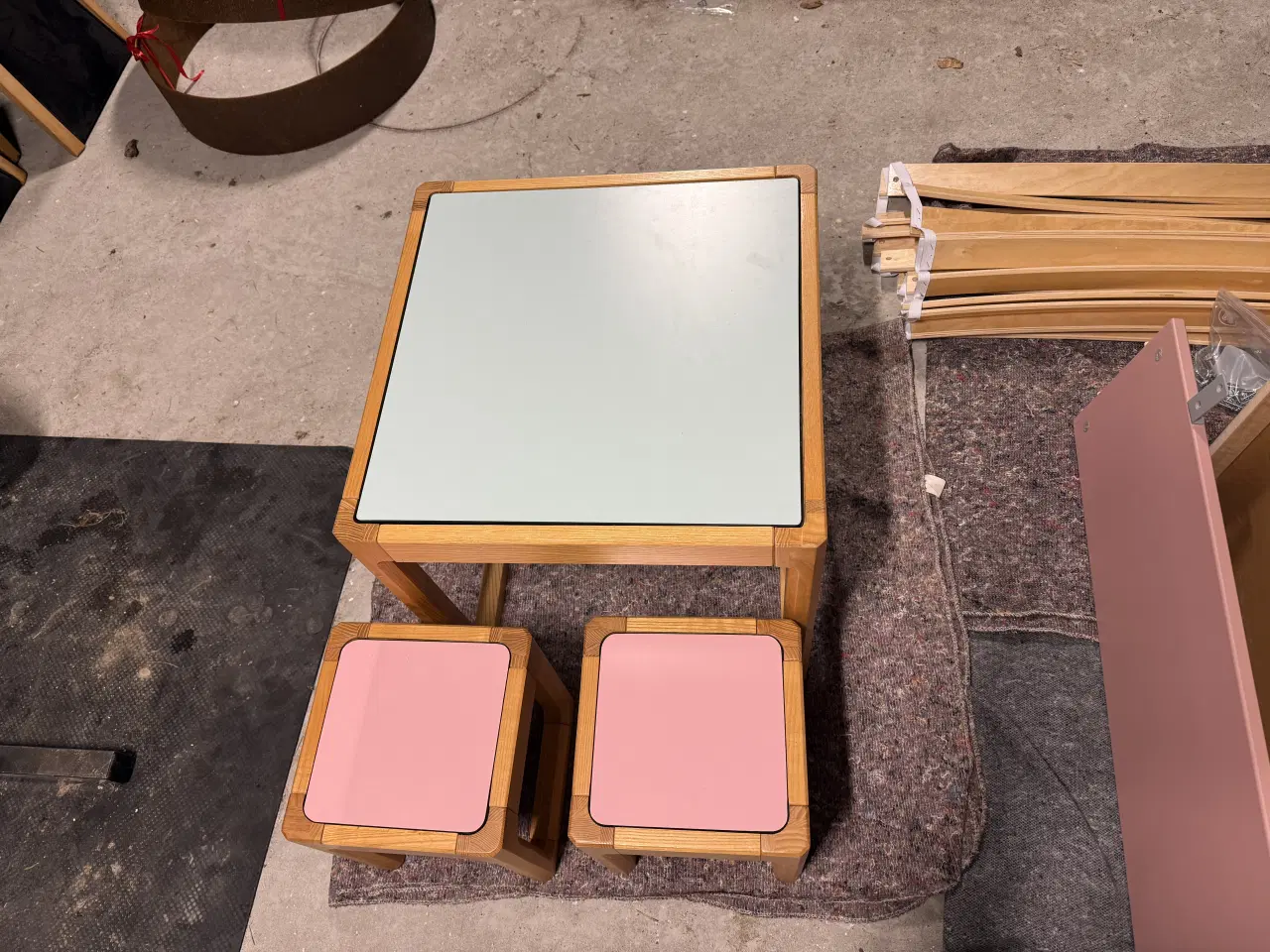 Billede 2 - Lille bord/skammel sæt