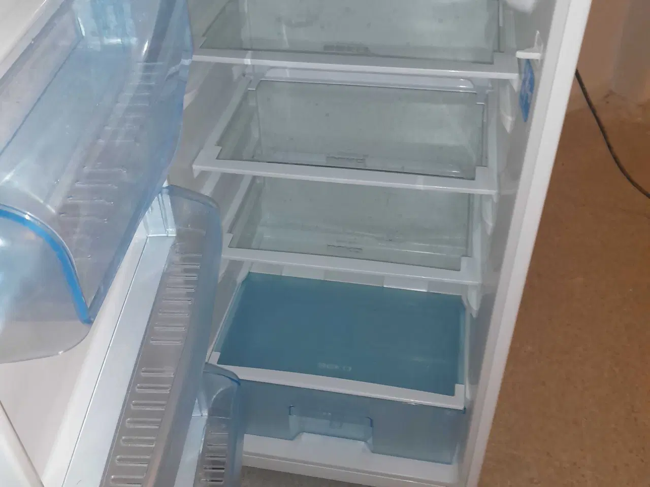 Billede 3 - Billigt køle/fryseskab sælges