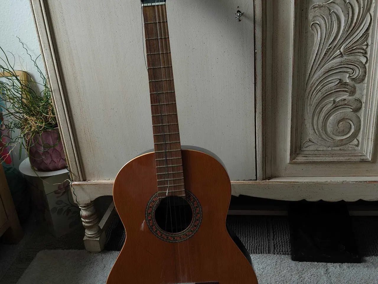 Billede 2 - Akkustisk guitar med ståfod