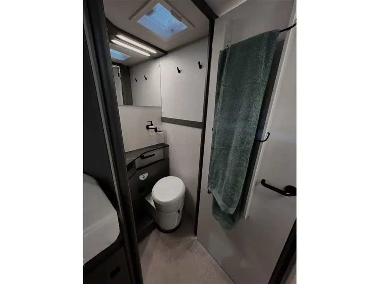 Billede 6 - 2026 - Etrusco I 7400 SBC Scandic Edition   Etrusco by Hymer er Italiensk Elegance og Komfort fra Hinshøj Caravan