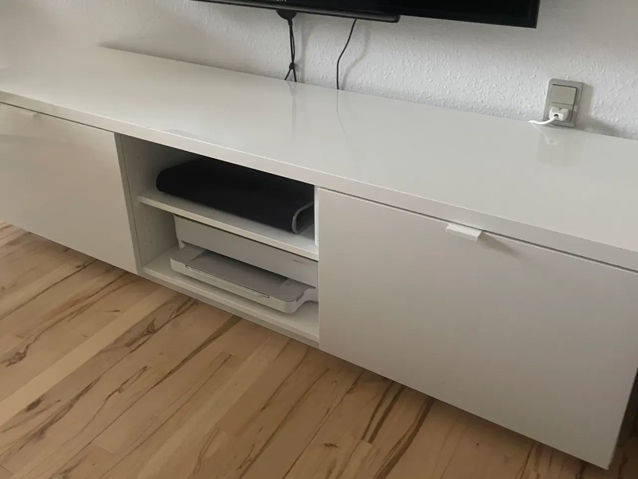 Billede 3 - TV-bord i hvid højglans