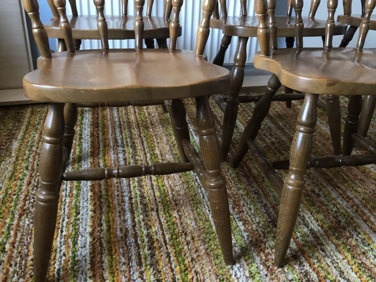 Billede 1 -  6 krostole og rund bord med plade