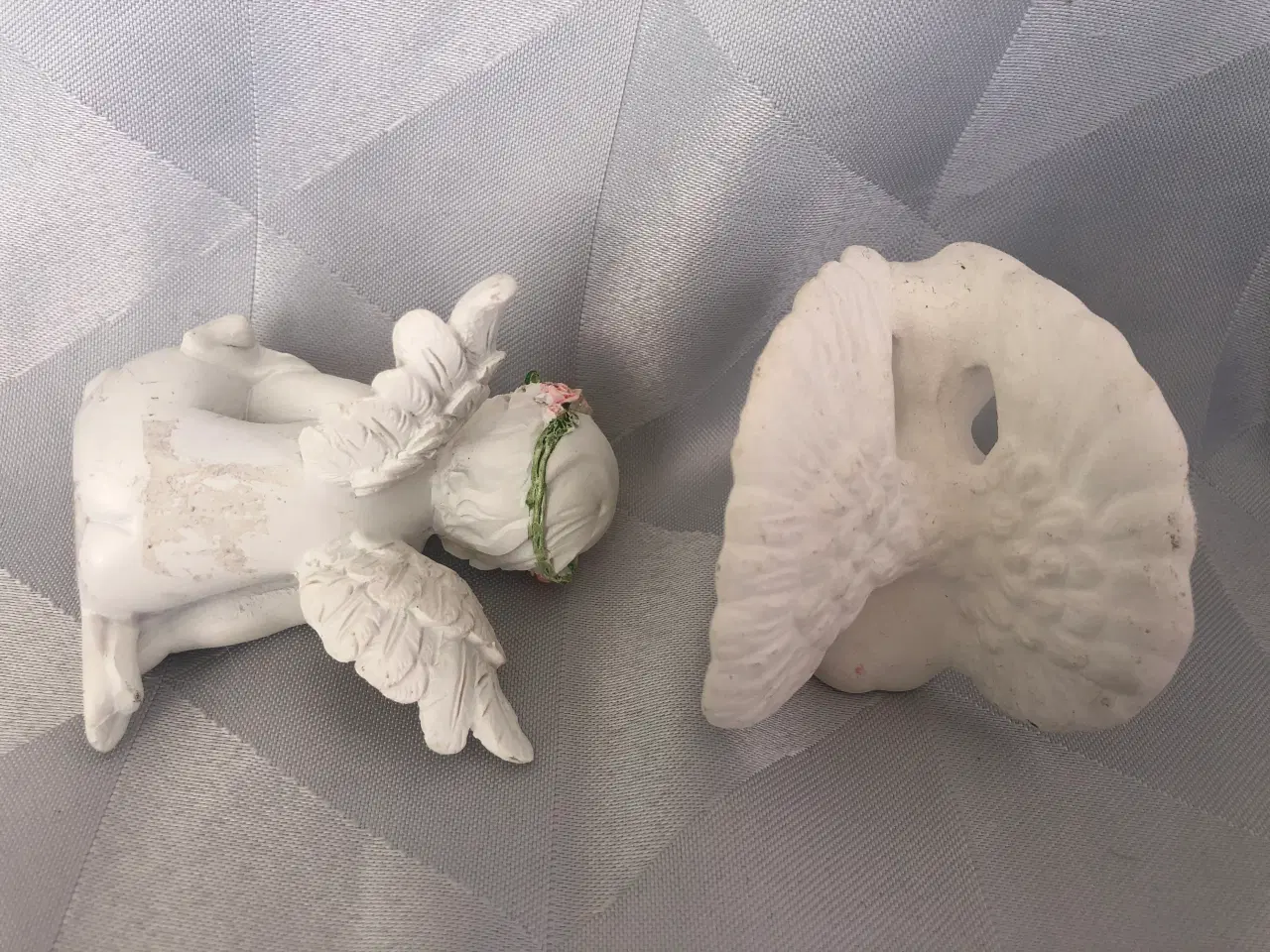 Billede 17 - To forskellige keramik engle figurer 
