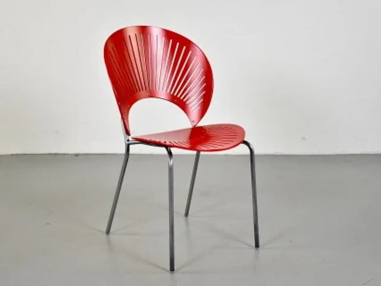 Billede 1 - Nanna ditzel trinidad stol i rød med gråt stel