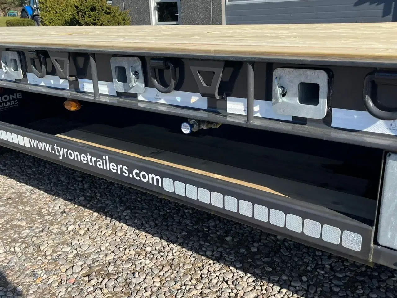 Billede 3 - Tyrone 27TLL LANG MODEL med forbredningsudstyr . Affjedret træk og affjedret aksler. Med hydrauliske ramper og værktøjskasse