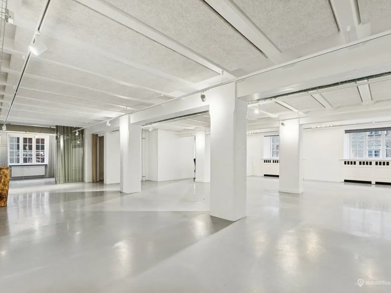 Billede 1 - Kontorlejemål i stueetage med rå og industriel stil - tæt på Islands Brygge metrostation.