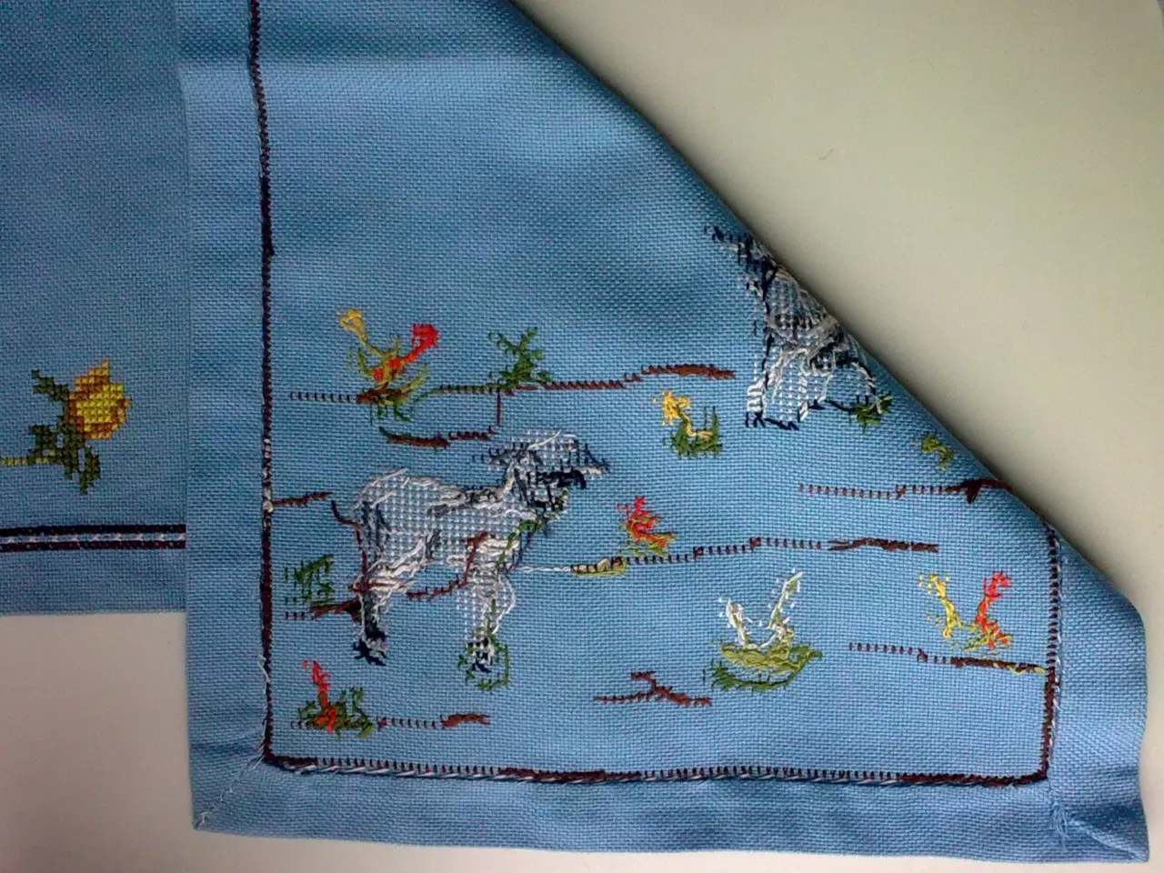 Billede 17 - Island får danske påskelam mæh erantis korssting