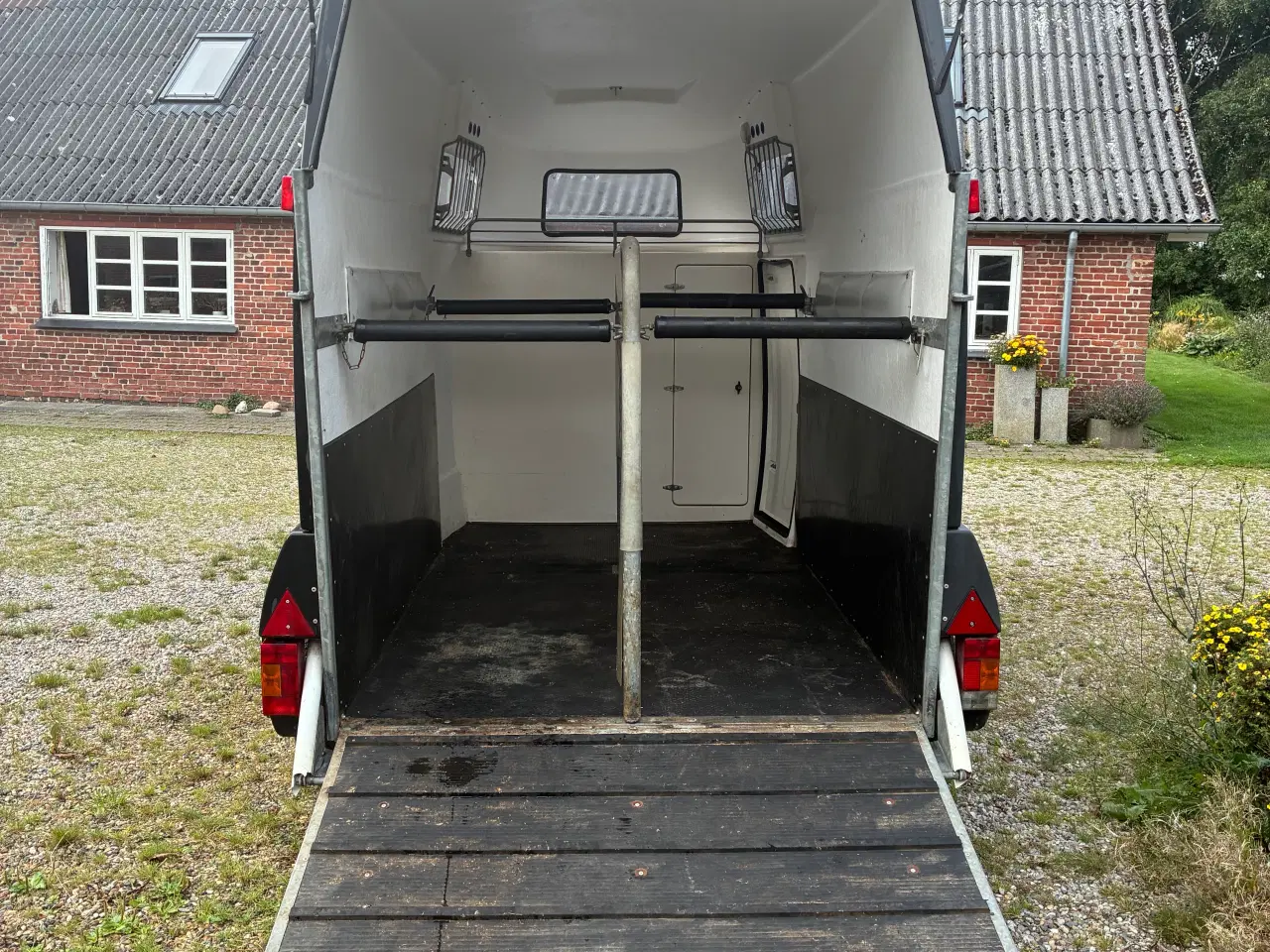 Billede 2 - Nyrenoveret Mustang hestetrailer sælges