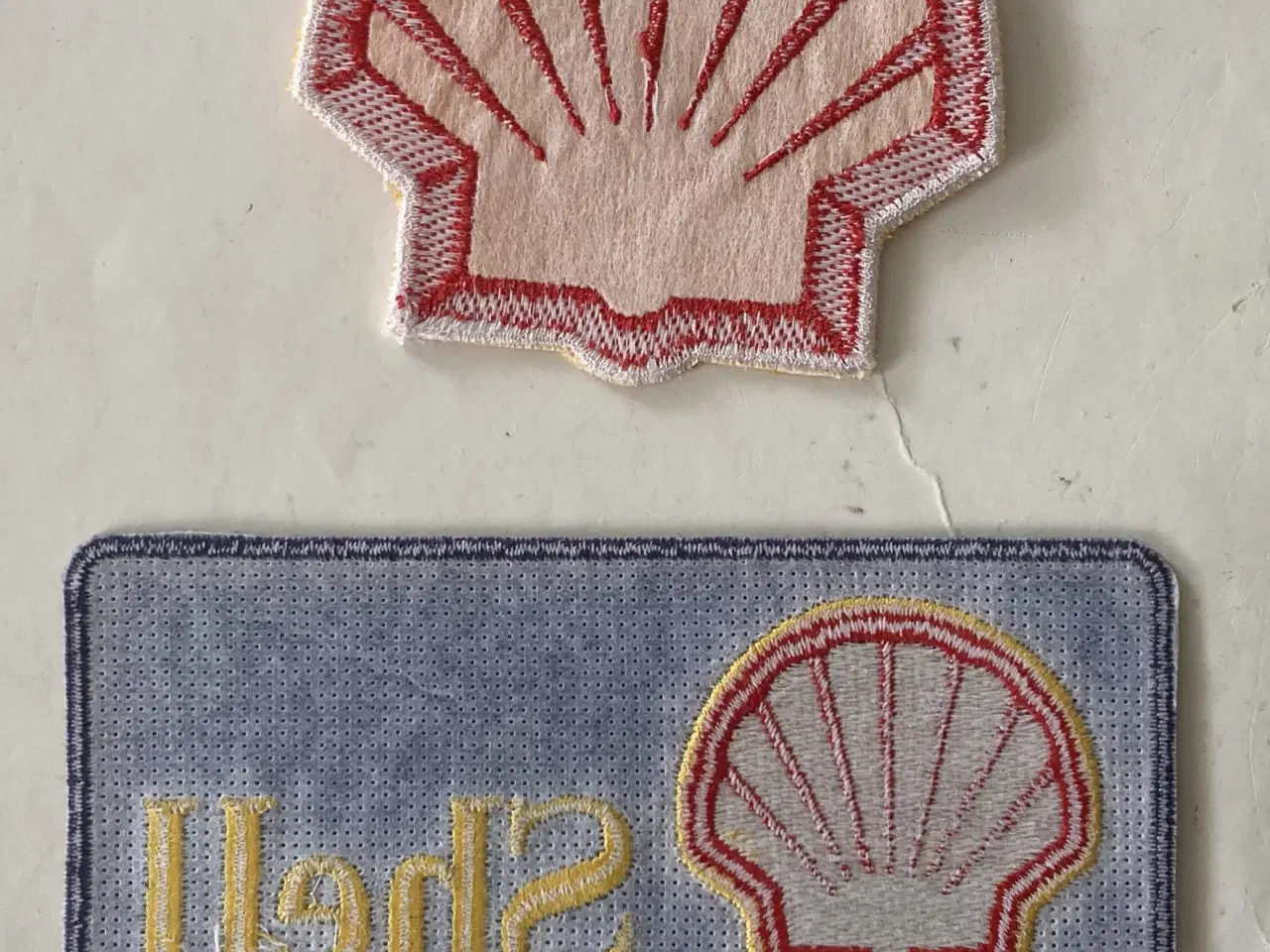 Billede 2 - Uniform / Kasket mærker 2 stk. fra Shell