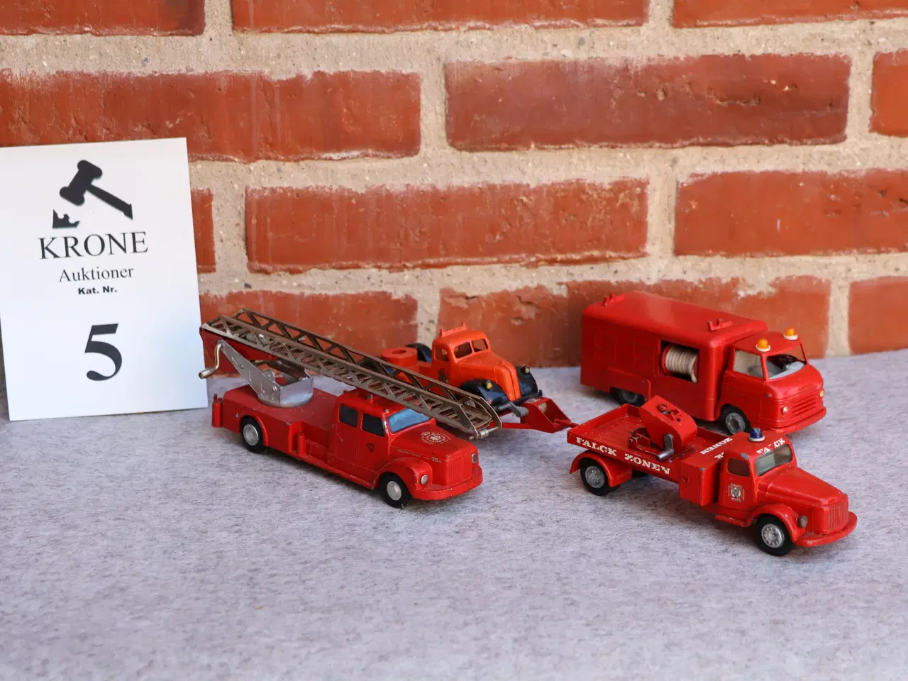 Billede 1 -  4 Stk Gl Tekno udryknings lastbiler + autotrailer