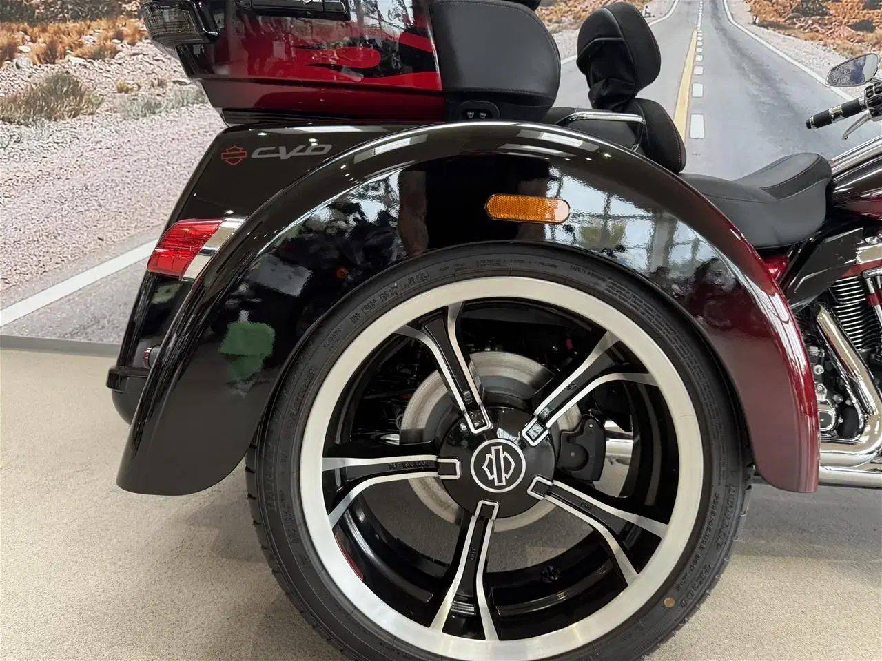 Billede 4 - Harley-Davidson FLHTCUTGSE Tri Glide Ultra CVO 117" Trike