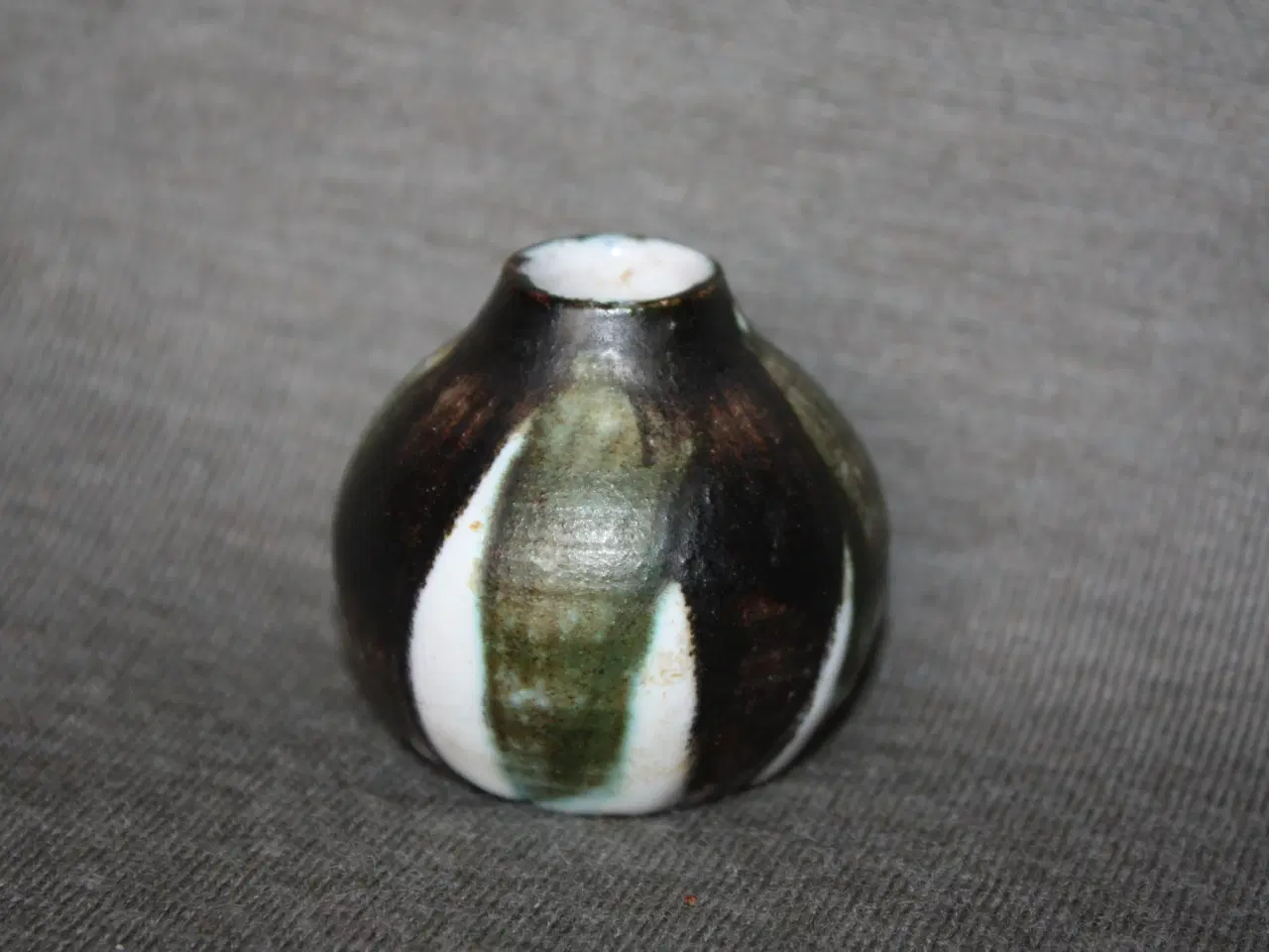 Billede 2 - Michael Andersen vase højde 10 cm 