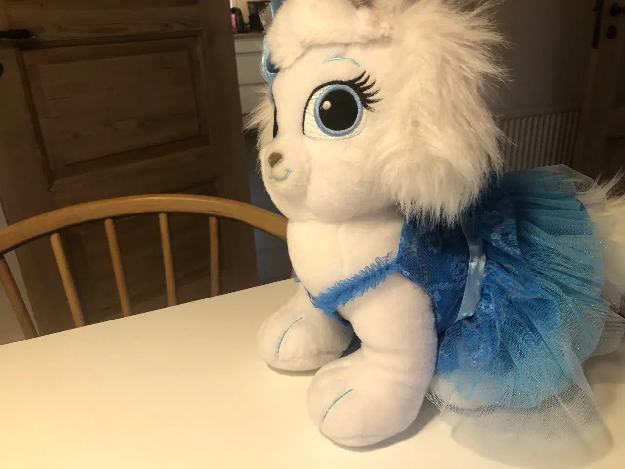 Billede 2 - Flot BuildABear bamse i hvid med blåt tøj