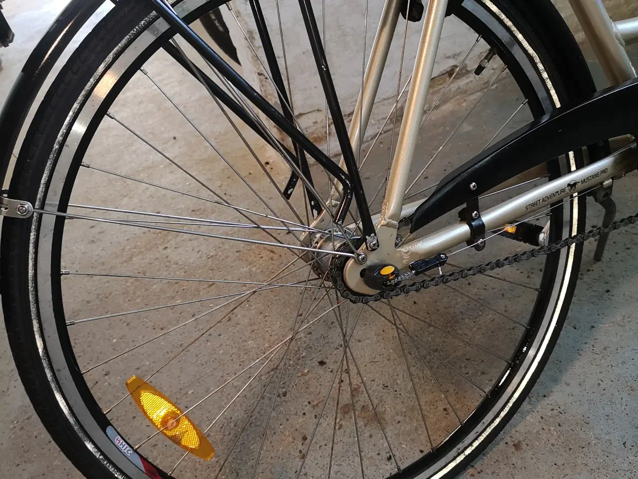 Billede 16 - Mustang concept 28" 55cm  dæk som ny , for- og bag