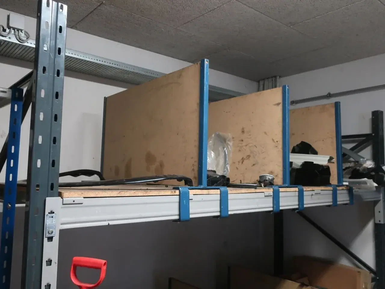 Billede 5 - 2 stk. reoler med indhold