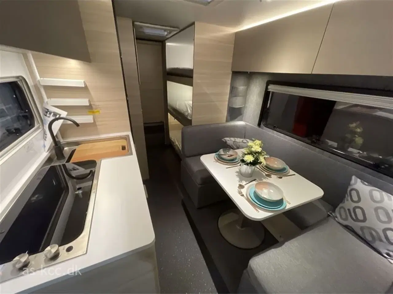 Billede 6 - 2026 - Adria Altea 552 PK Kampagne   Adria Altea 552PK Kampganevogn 2026, 3 køjer dobbeltseng, siddegruppe