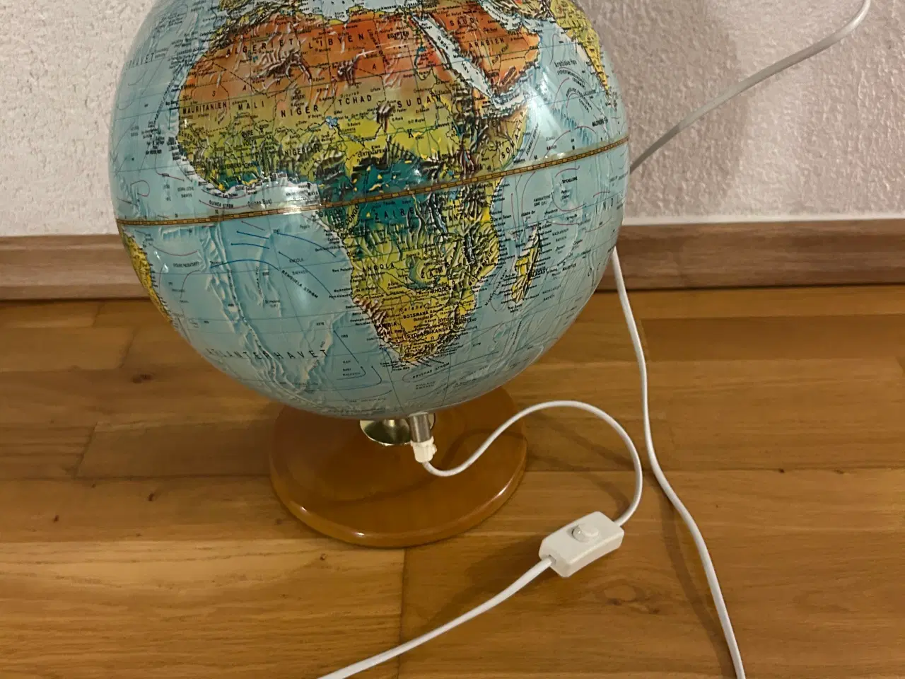 Billede 2 - Flot globus bordlampe 