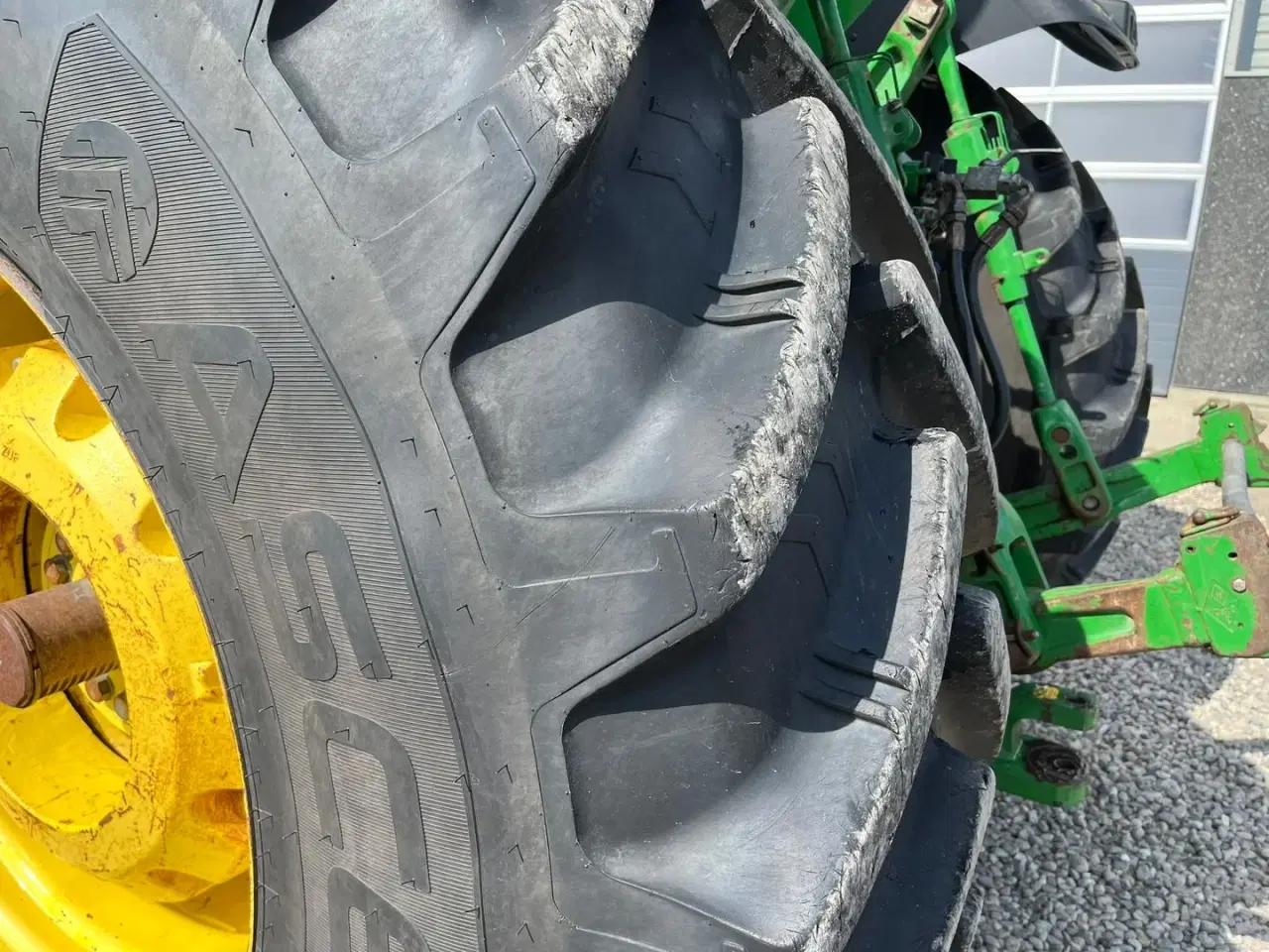 Billede 13 - John Deere 7280R Med næsten nye dæk på og frontlift.