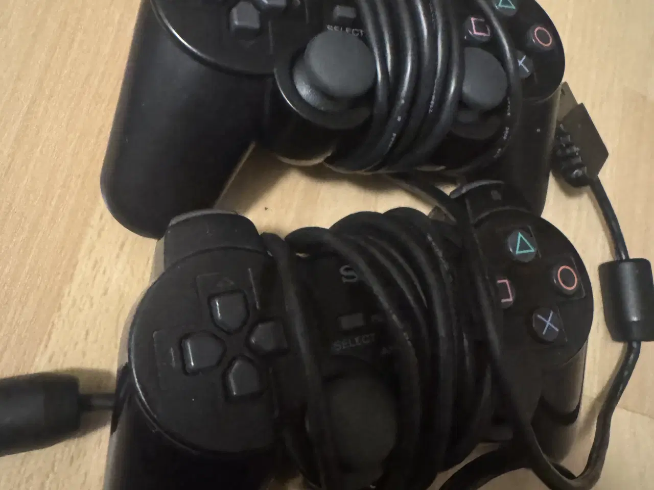 Billede 4 - Pack PlayStation 2 med to controller og et spill