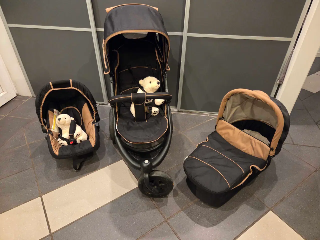 Billede 2 - Sælger mit Hauck Trio-sæt i sort med brune detalje