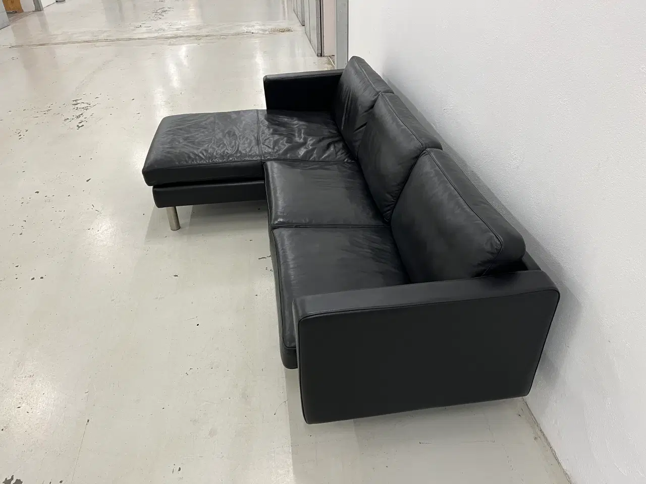 Billede 6 - Chaiselong sofa venstrevendt i sort anilin læder.