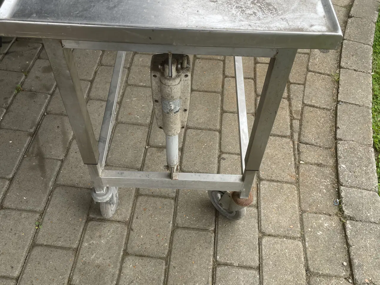 Billede 5 - Sælger dette rustfri bord med elektrisk hæve-/sænk