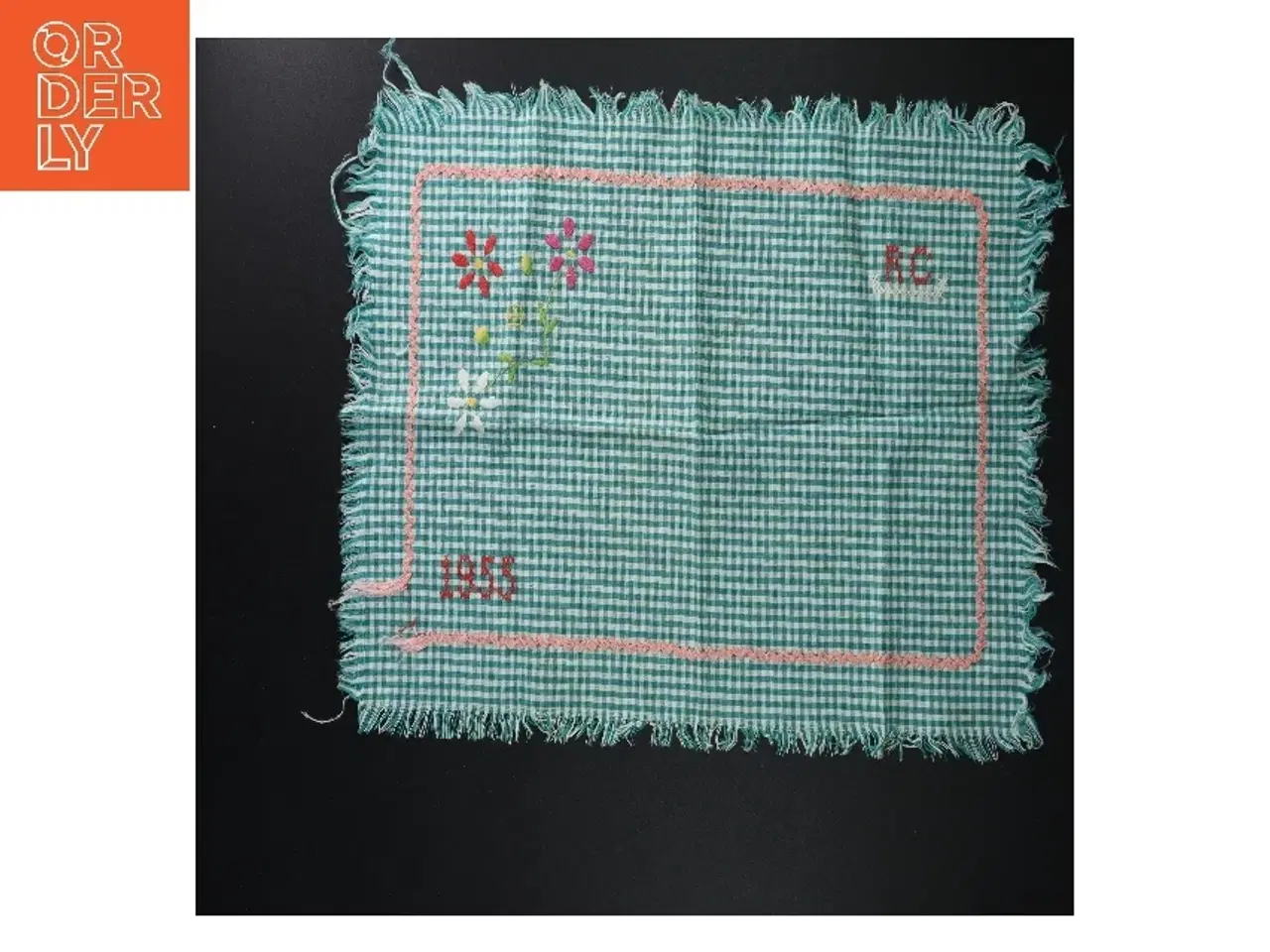 Billede 1 - Broderet dug (str. 30 x 46 cm)