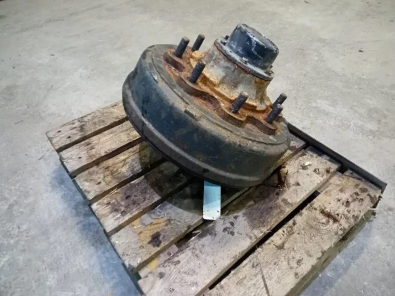 Billede 4 - Hesston 4900 Hjulnav 84053425