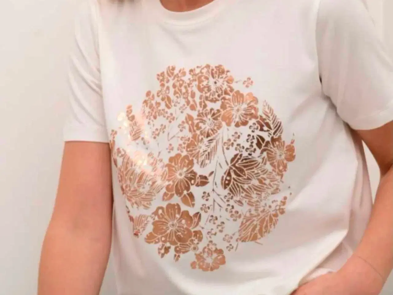 Billede 6 - S, 2x t-shirt (KAFFE & SuperDry) 