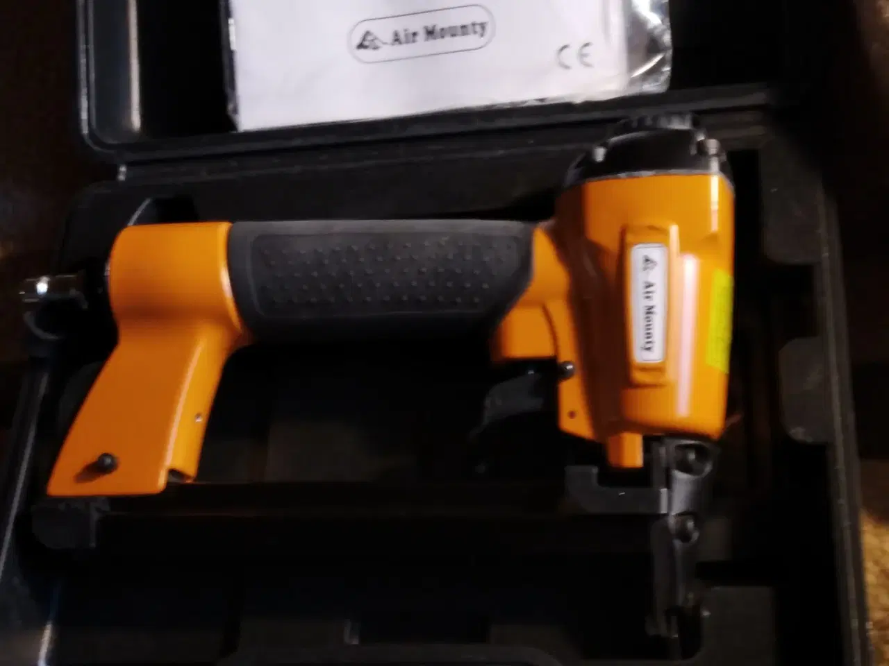 Billede 1 - Hæftepistol til trykluft med kuffert