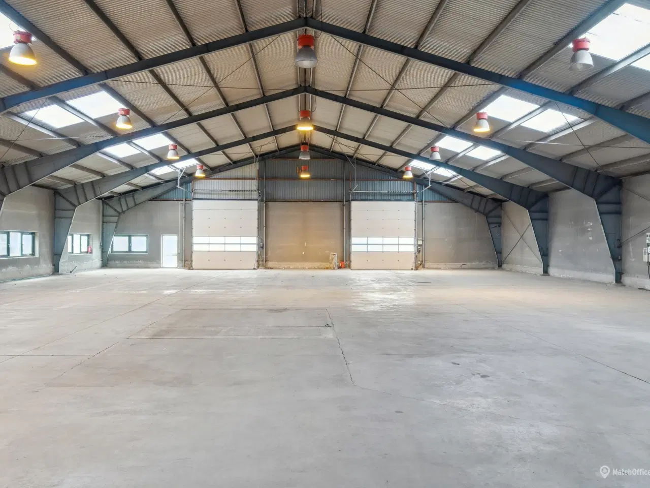 Billede 12 - 2.080 m2 logistiklejemål med 6 porte og en loftshøjde på 8 m.  beliggende i Hvidovre.
