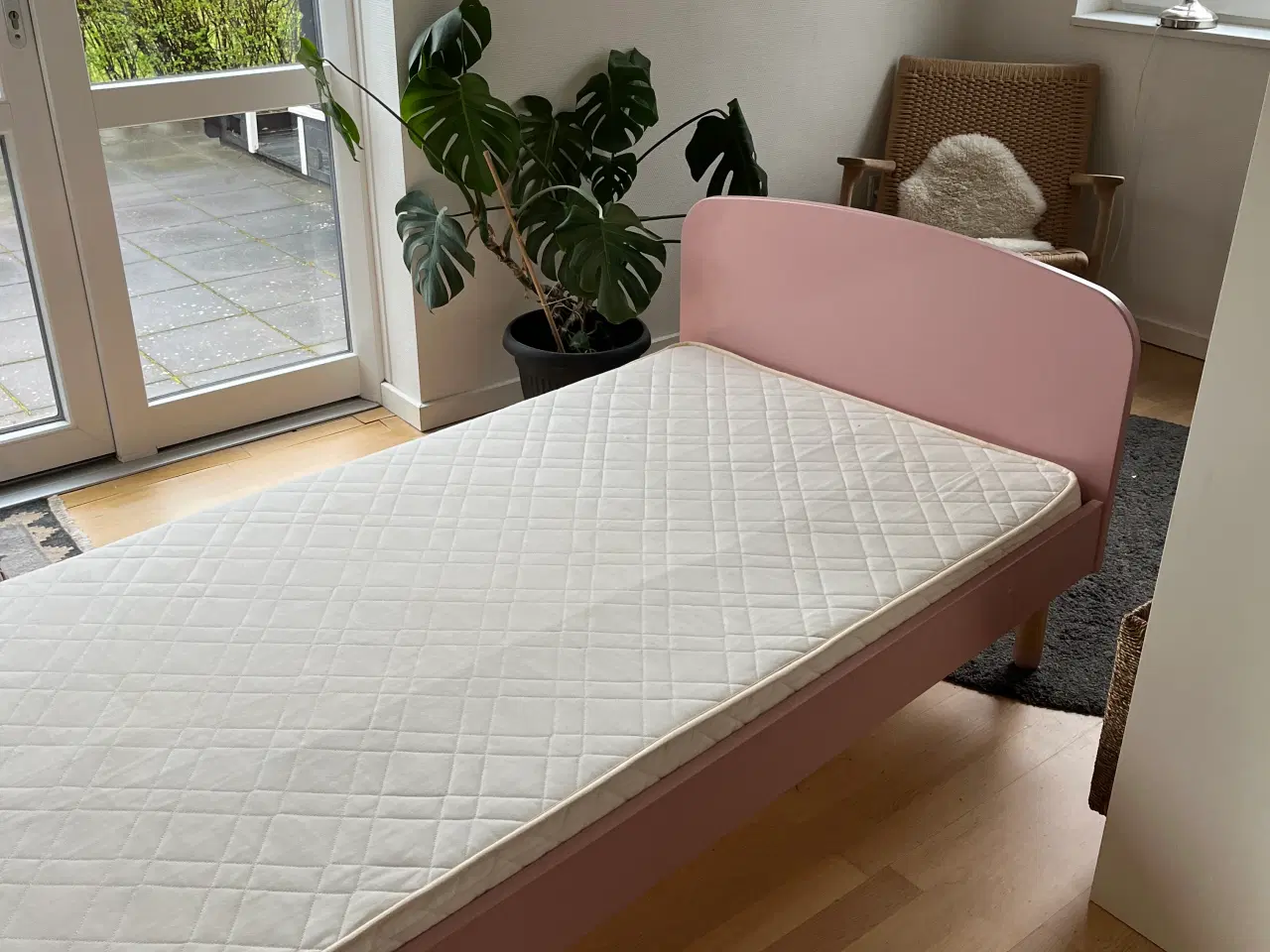 Billede 2 - Næsten ubrugt Flexa-seng med allergi-venlig madras