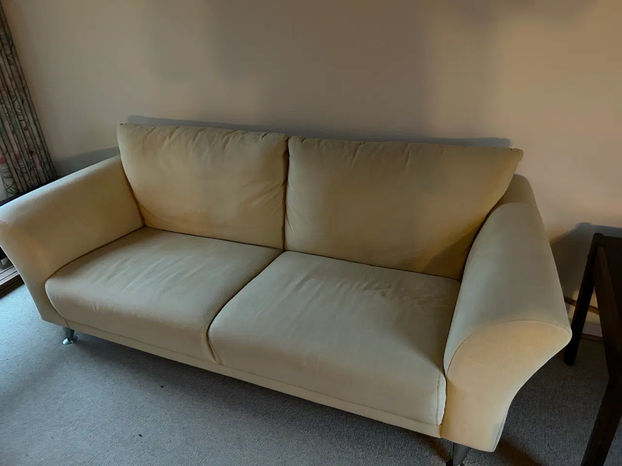 Billede 1 - Lys gul 2 personers sofa