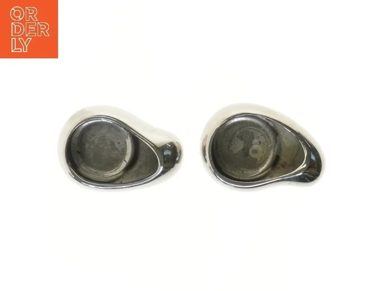 Billede 3 - To runde rustfrie stål lysestager fra Menu (str. 12 cm)