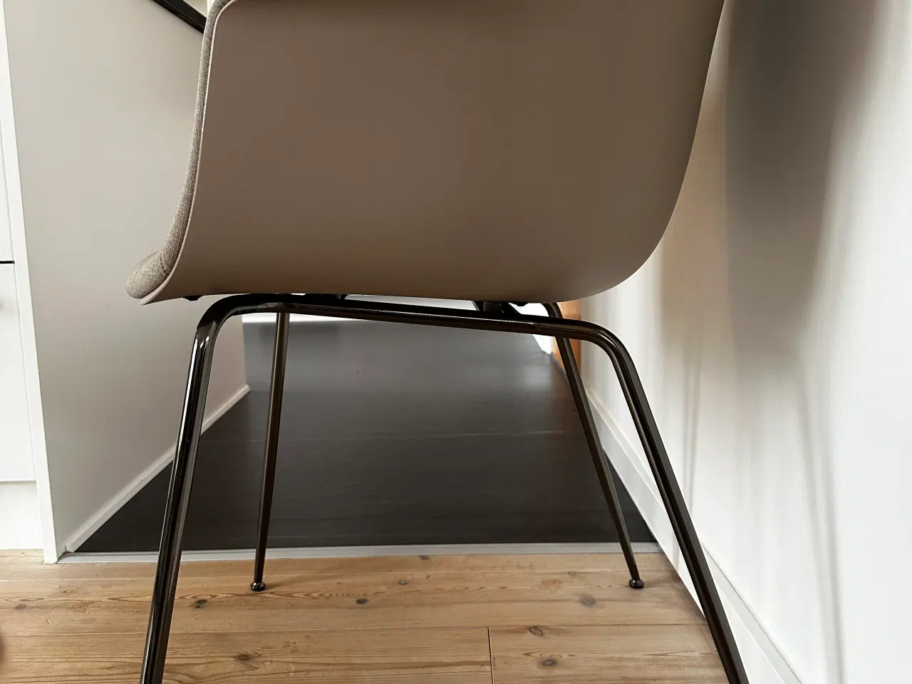 Billede 5 - 4xGubi Bat Dining Chairs