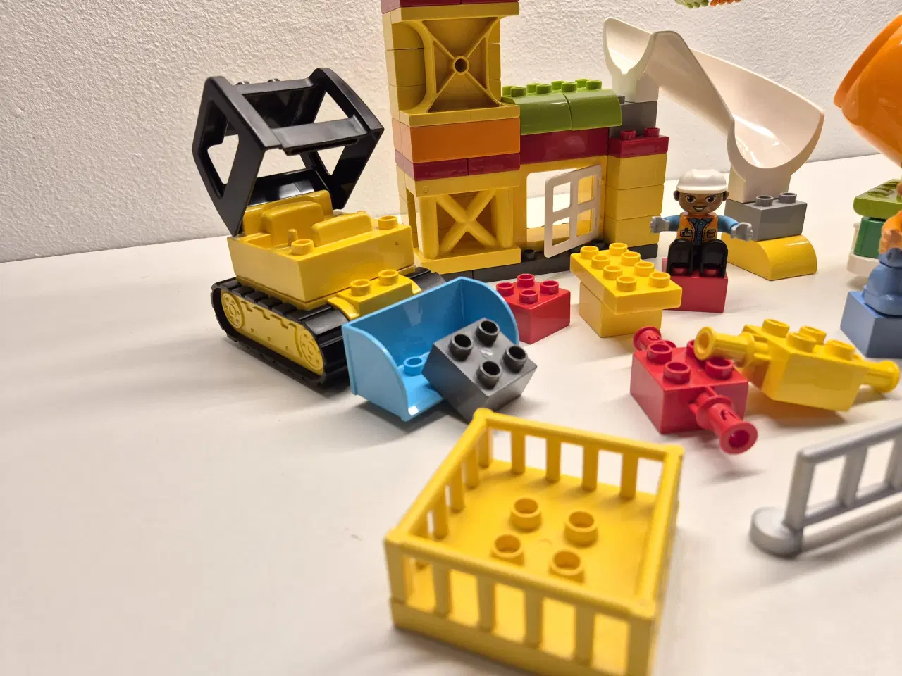 Billede 4 - Duplo Byggeplads med kran, cementblander og gravem