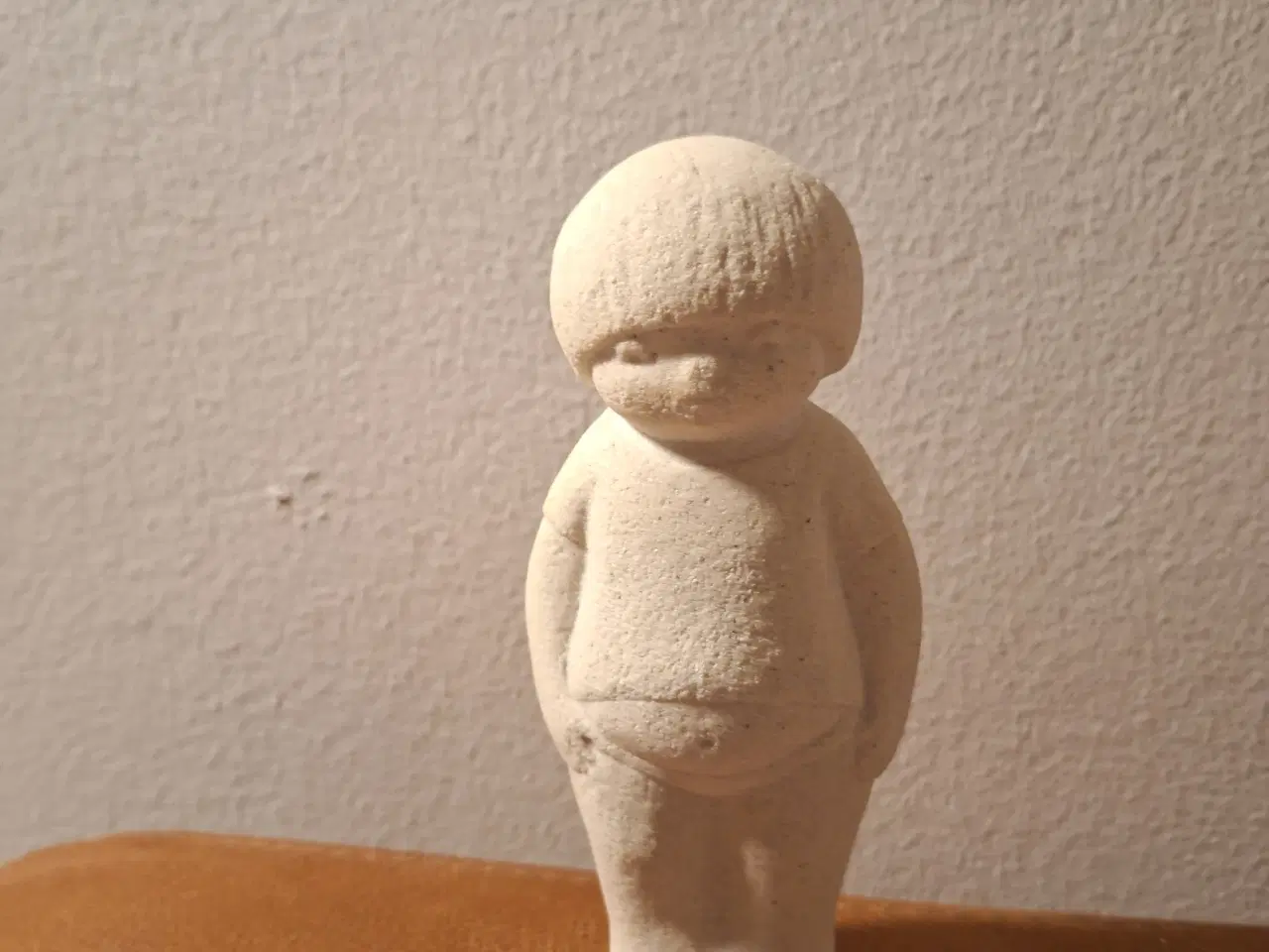 Billede 3 - Stående dreng sandsten, figur 