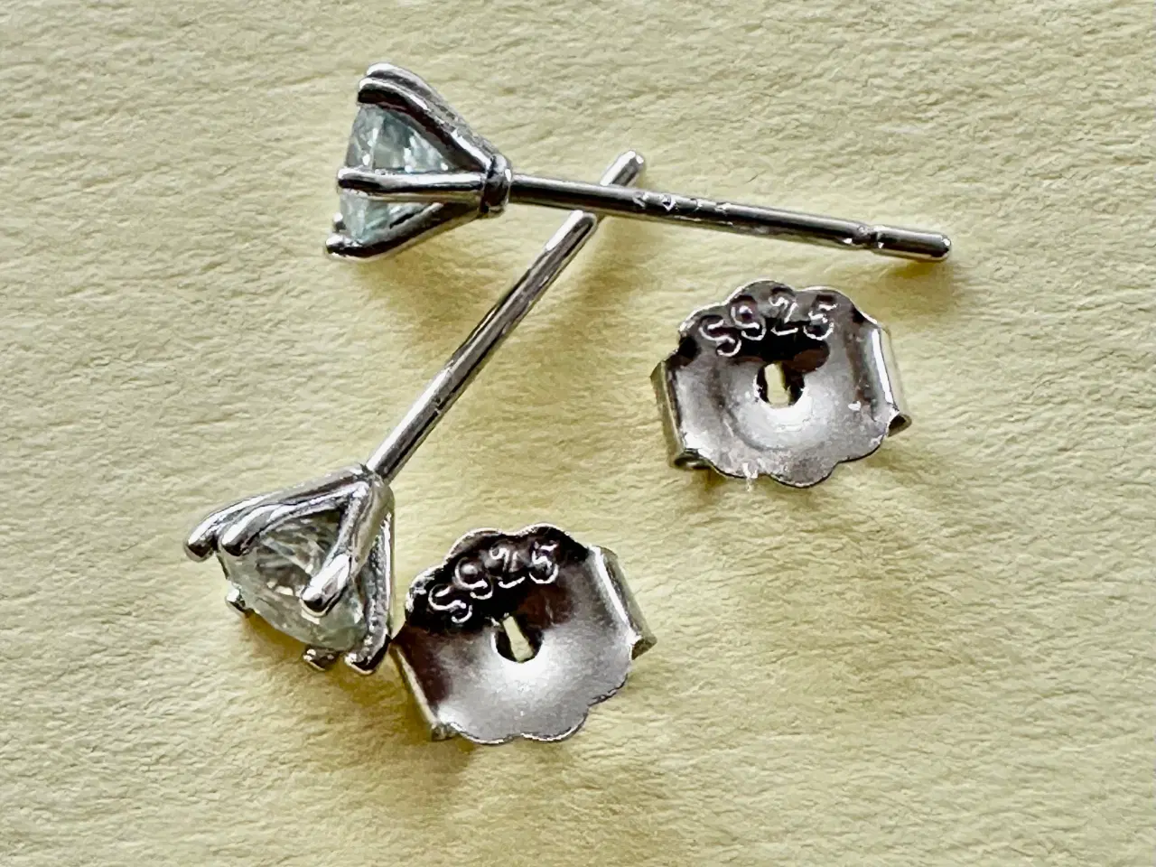 Billede 8 - Nye sølvørestikker med 0,3 k moissanite i hver. 